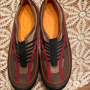 Women’s sz 7.5 Privo by Clarks brown walking shoe